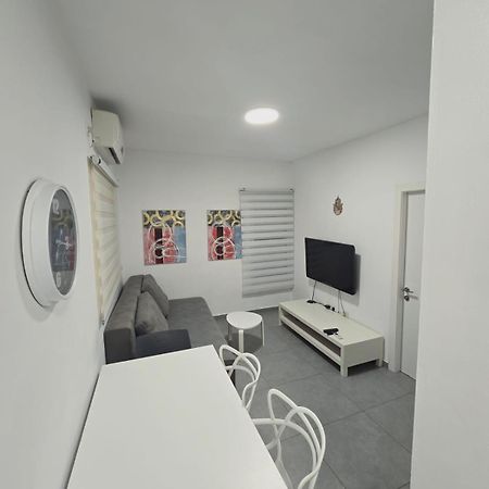 Gk Apartment Harmony バト・ヤム エクステリア 写真